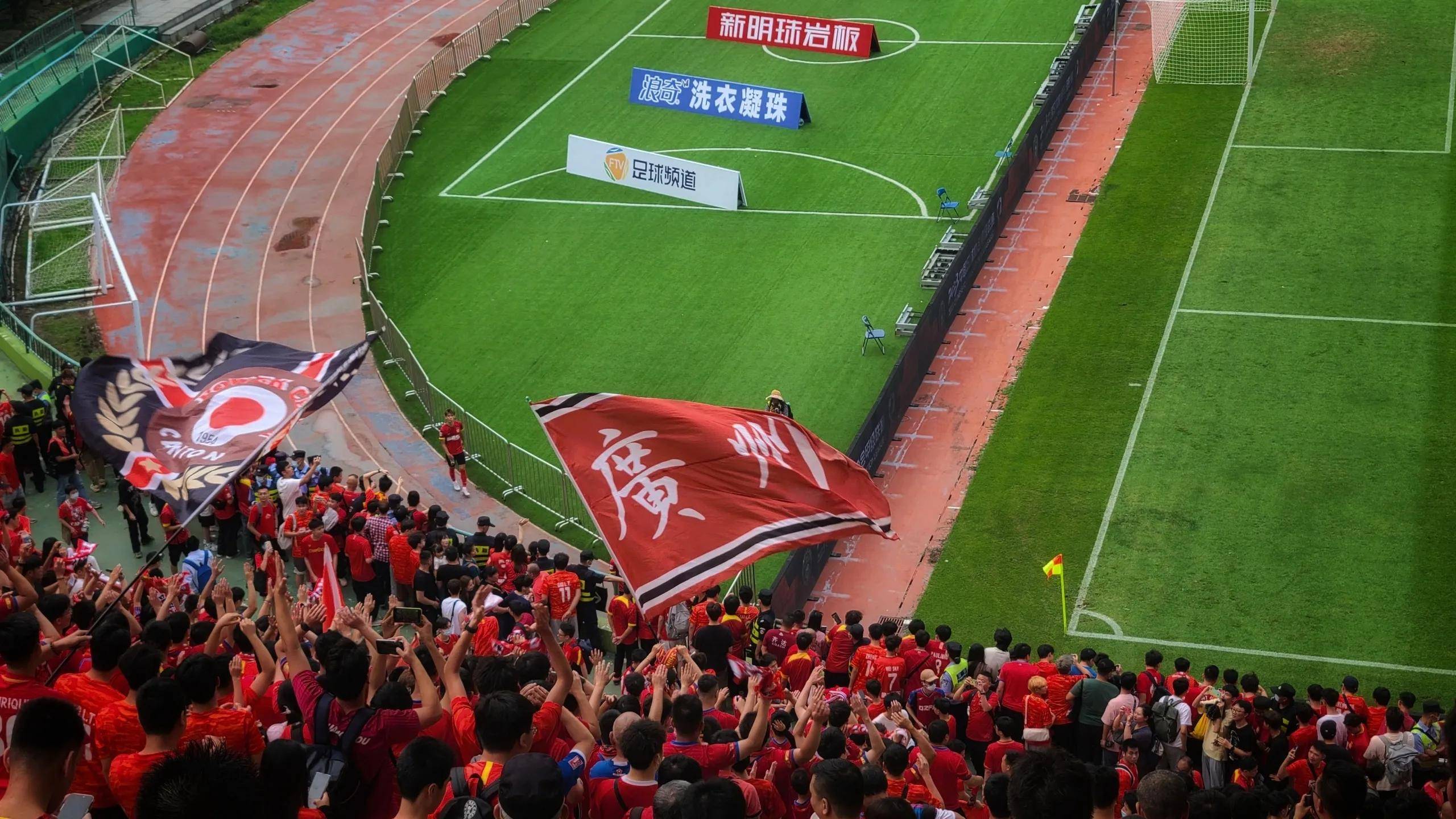 广州队在亚冠中打出封盖，被誉为全场沸腾