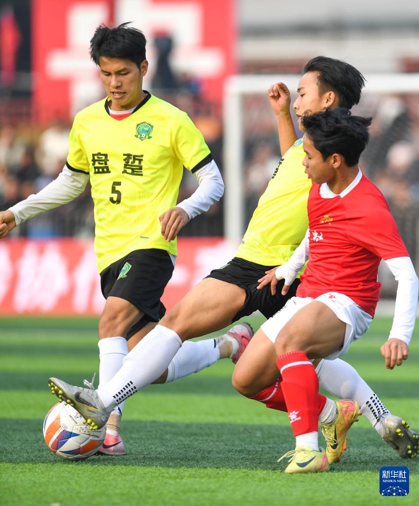 包含一场激烈的足球赛事，女队员技惊四座的词条