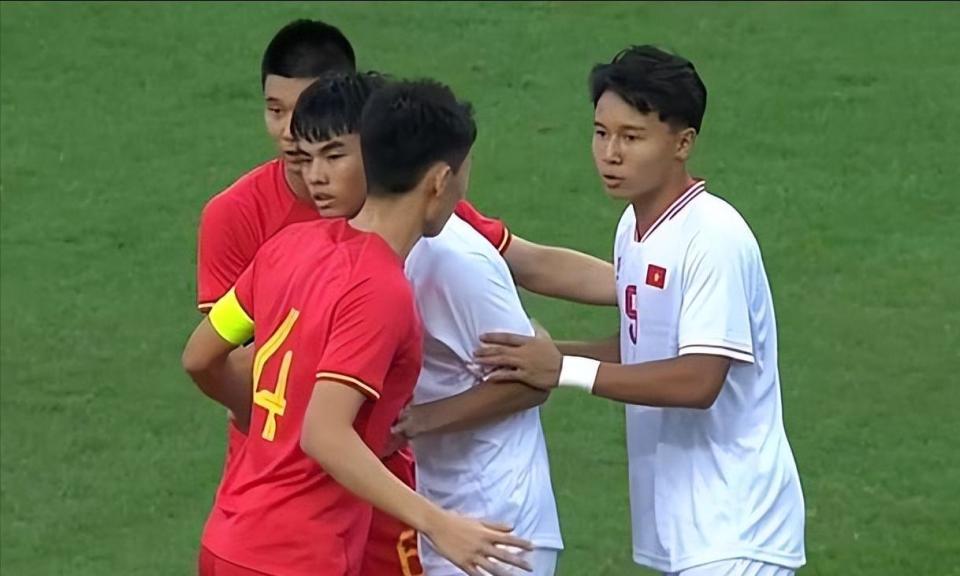 包含强强对话：亚洲球队力克对手，创造历史的词条