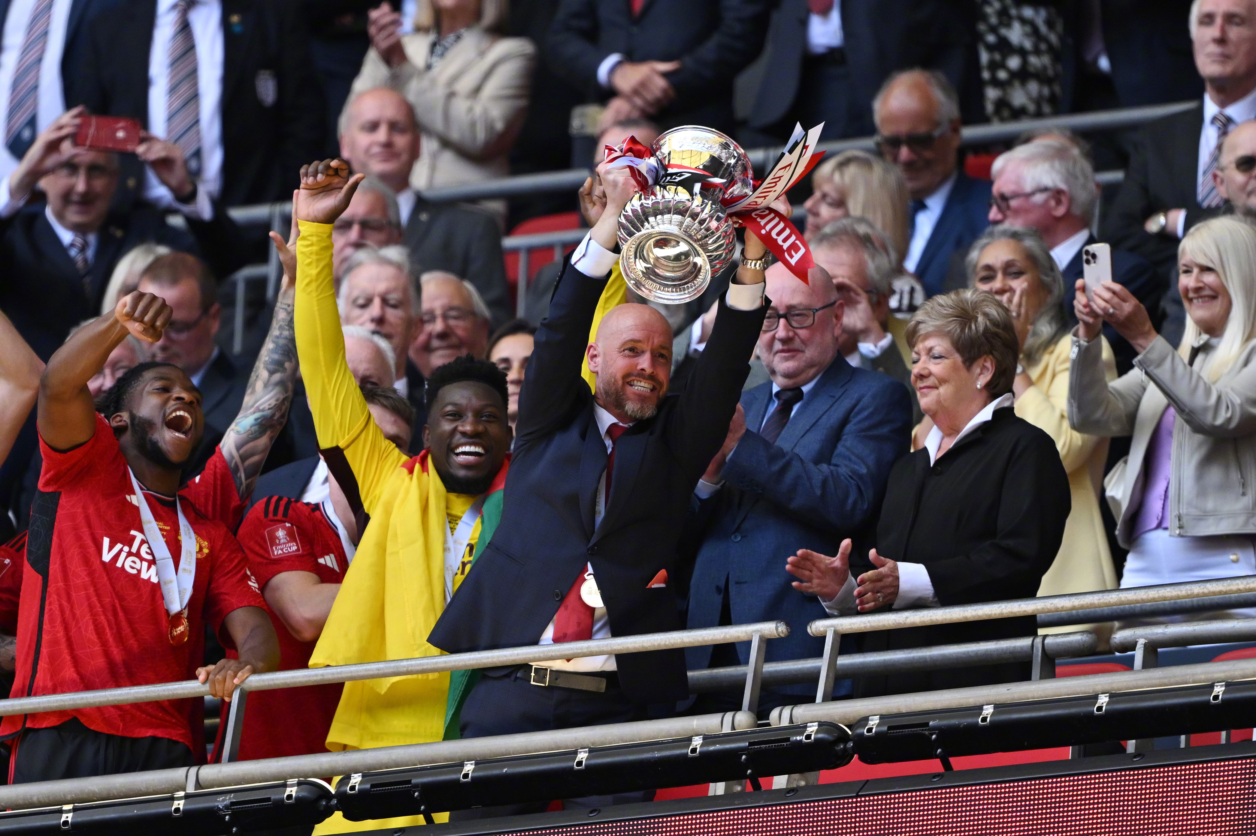 曼城大胜曼联,继续保持对冠军的追赶的简单介绍 曼城大胜曼联,继续保持对冠军的追赶的简单介绍