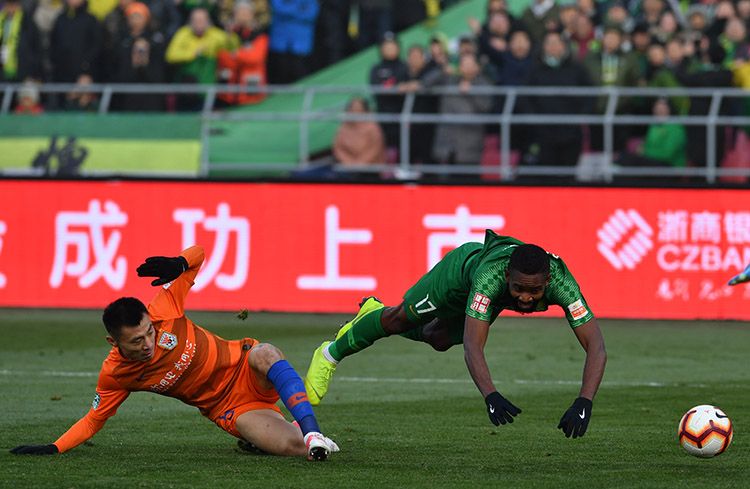 米兰体育中国官网-包含山东鲁能力保客场不败，稳固积分榜位置的词条