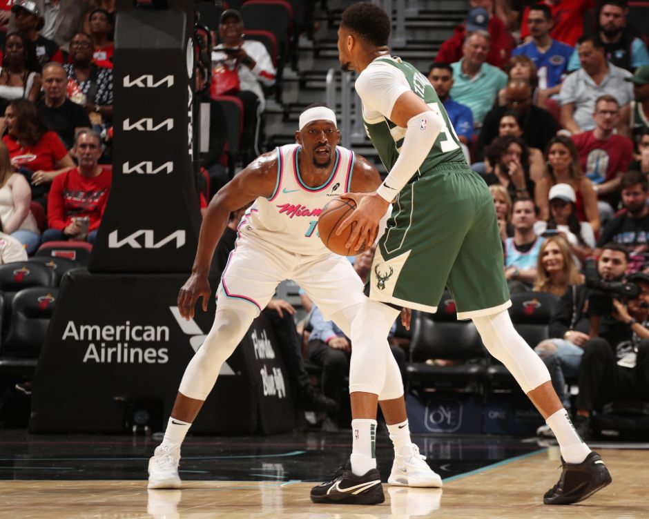 米兰体育网页版-雄鹿与开拓者大战三加时，最终险胜对手