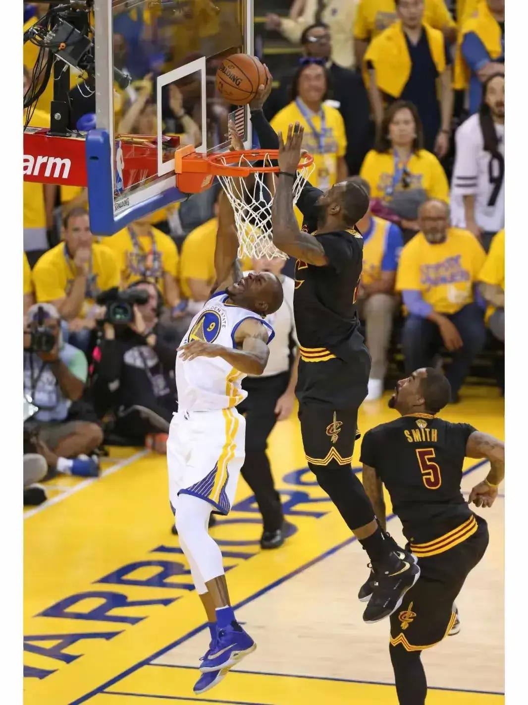 篮网外线火力全开击败雄鹿登顶东部