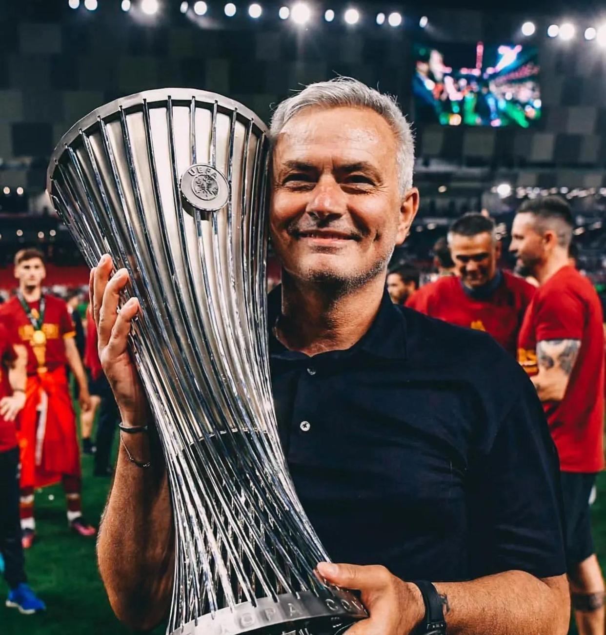 曼联客场不敌瓦伦西亚:穆帅怒批球员表现 曼联客场不敌瓦伦西亚:穆帅怒批球员表现