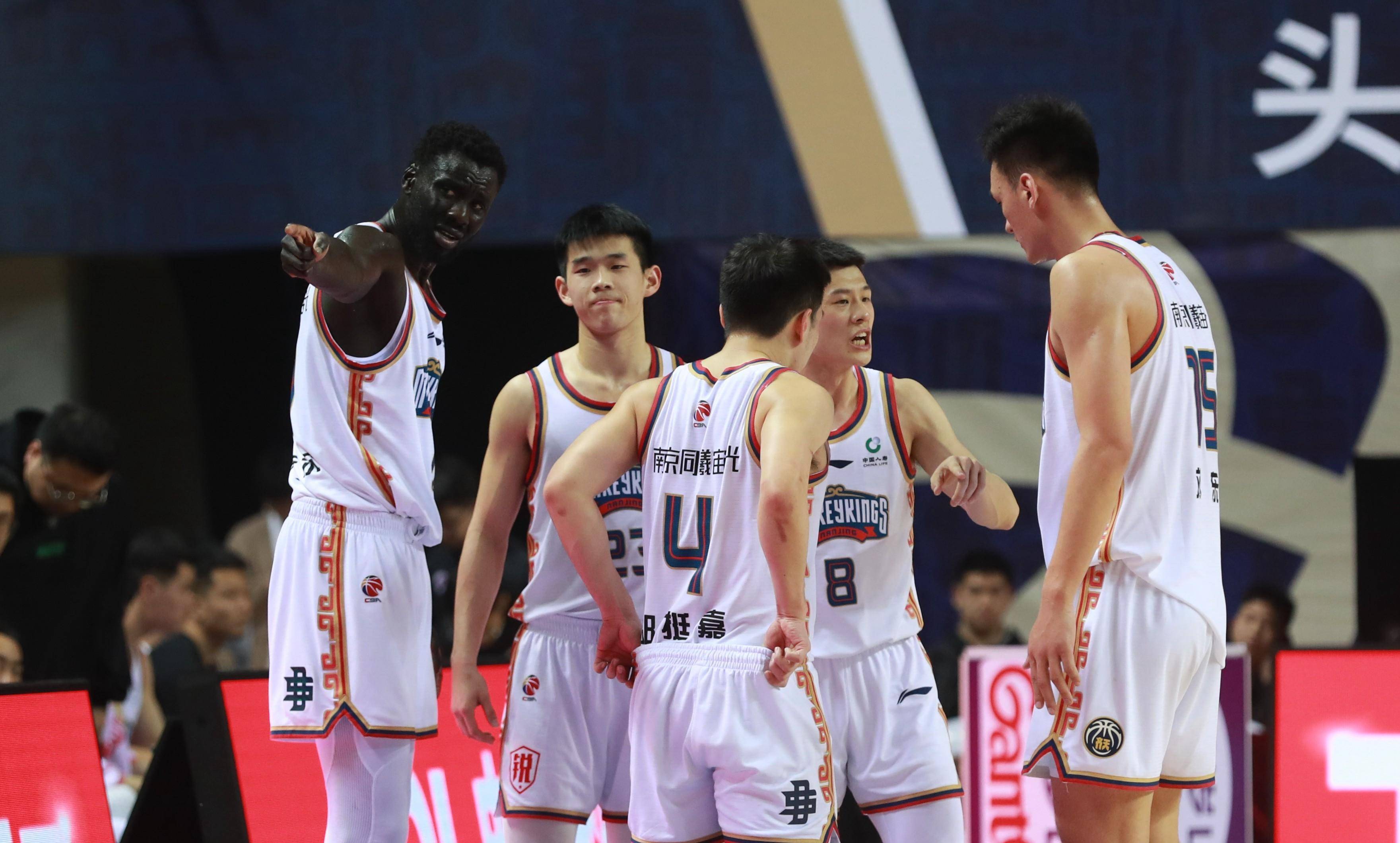 湖南男篮主场失利,排名下滑 湖南男篮主场失利,排名下滑