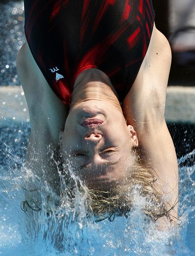 包含俄罗斯女子体操团体黄金战，成功摘金的词条