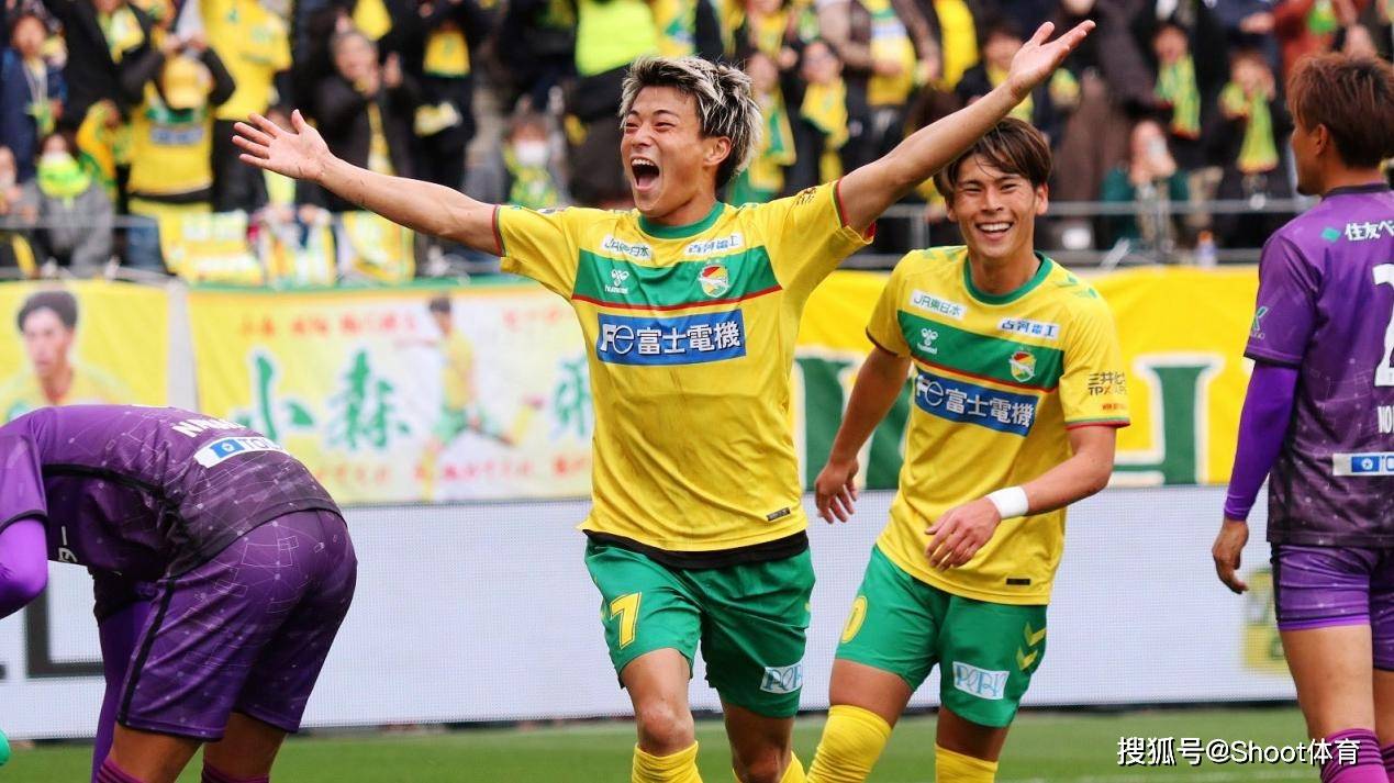 足球比拼燃起热潮，球队实力逐渐显现