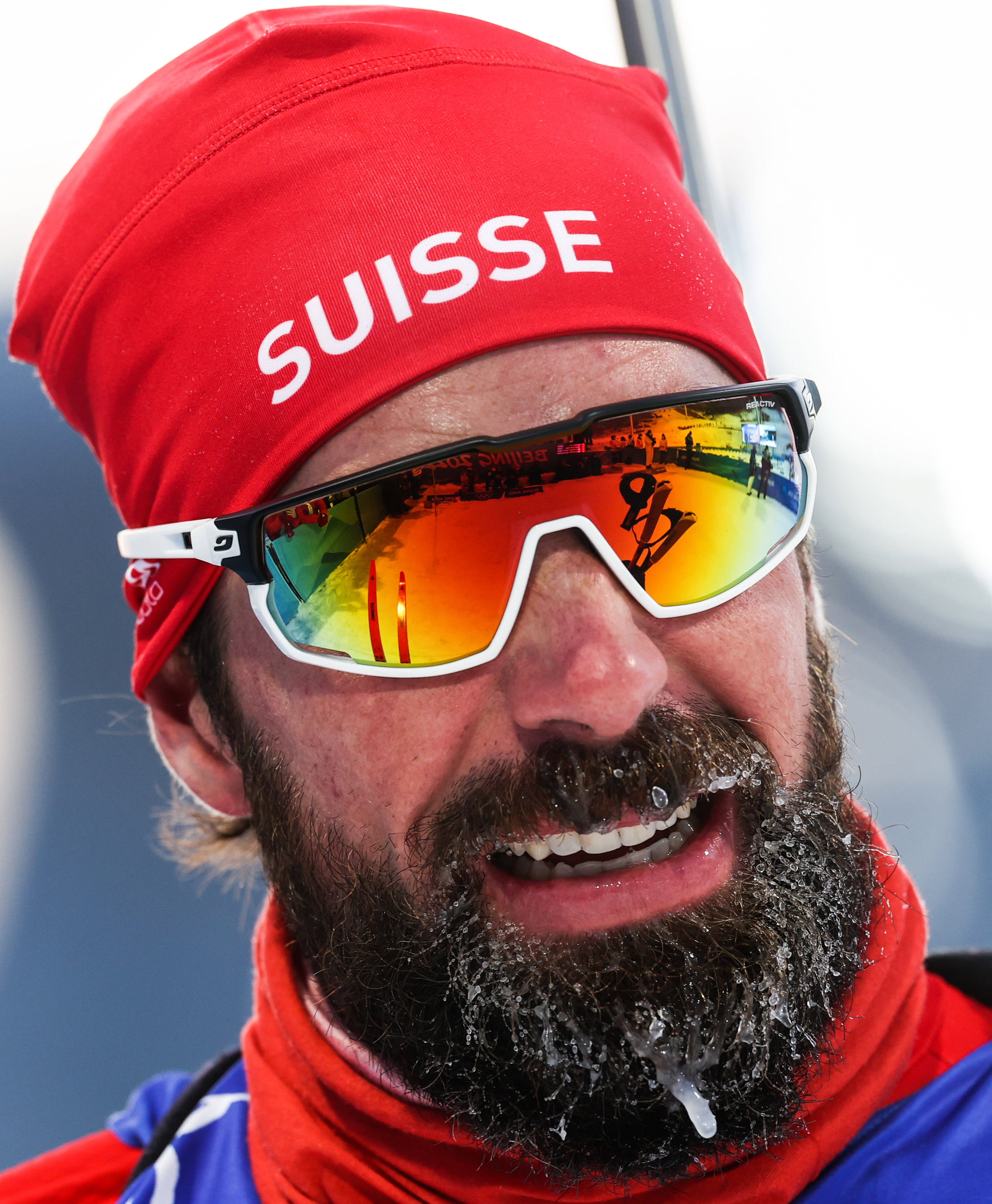 挪威选手勇夺冠军，坚韧不屈！