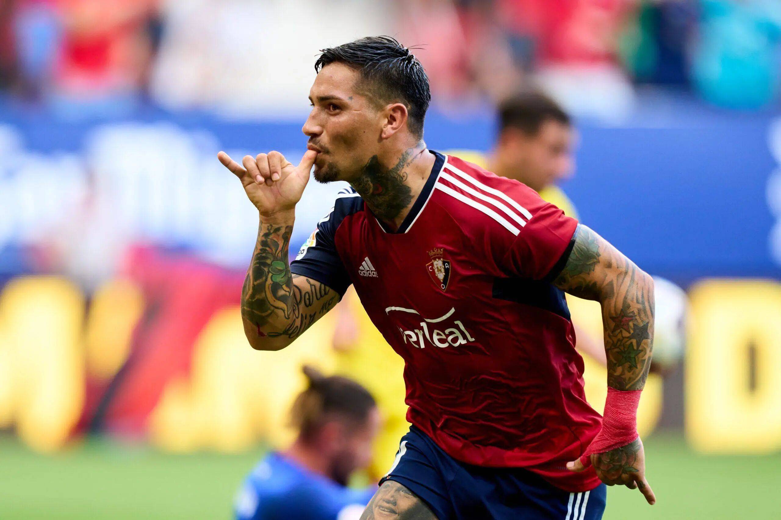 包含奥萨苏纳保级形势危急，全队奋力一搏的词条