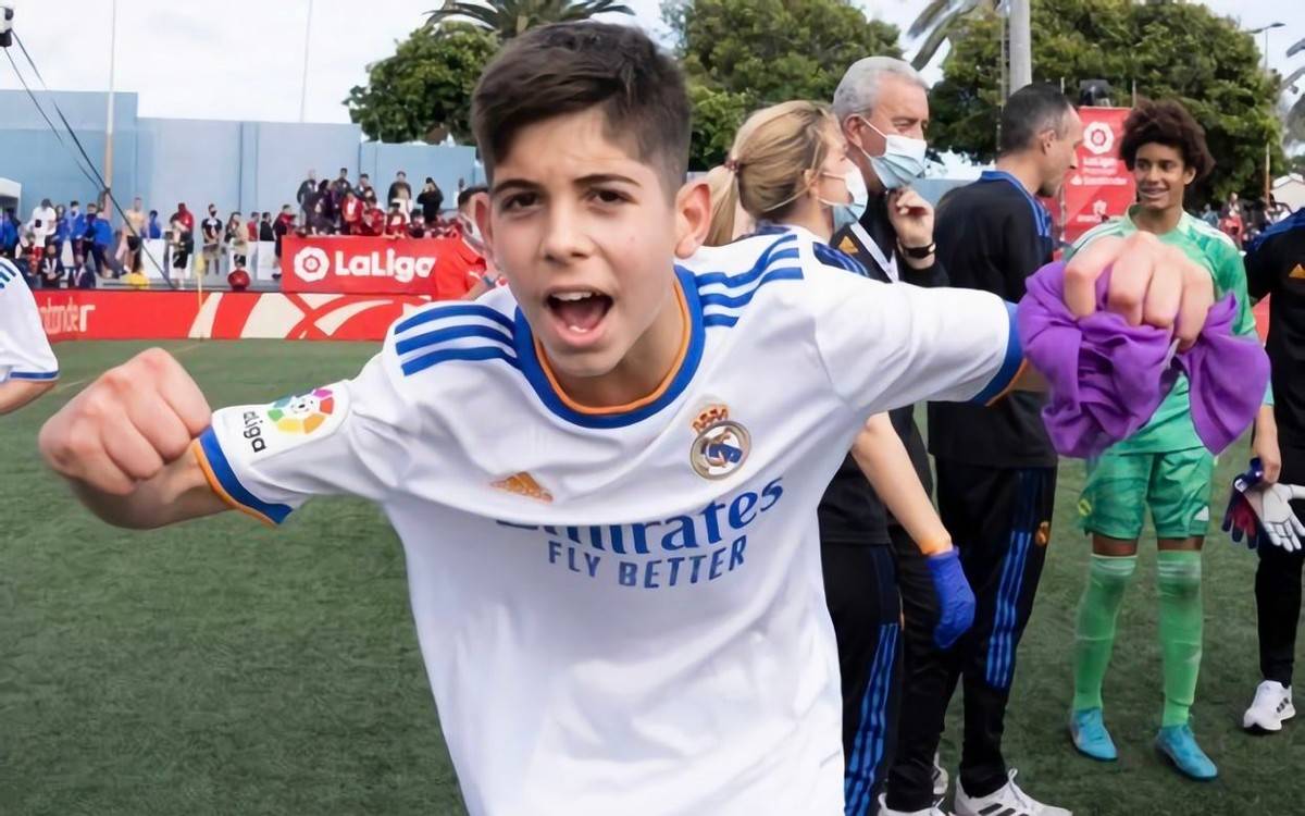 包含巴塞罗那宣布签下新秀，青训再现神奇！的词条