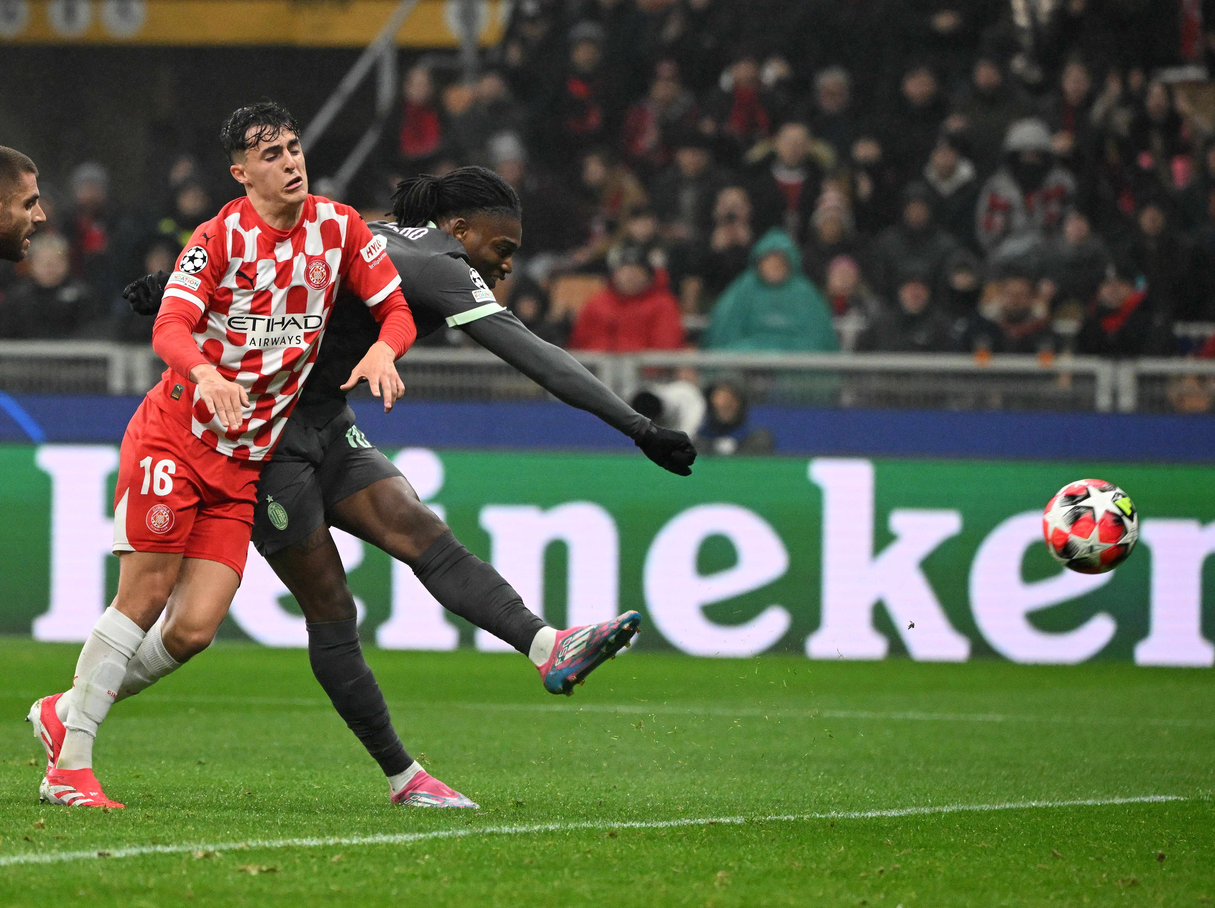 关于AC米兰0:4惨败尤文图斯，梅罗进球惊艳全场的信息