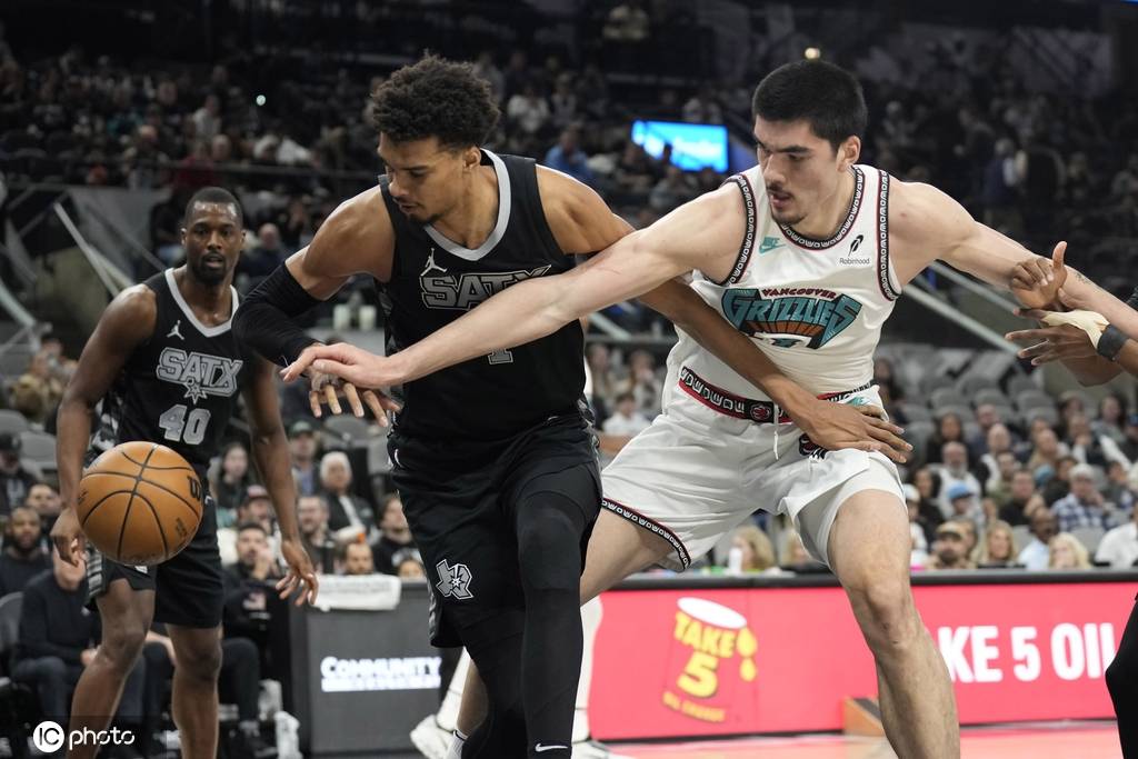 马刺主场大胜灰熊，继续领跑西部