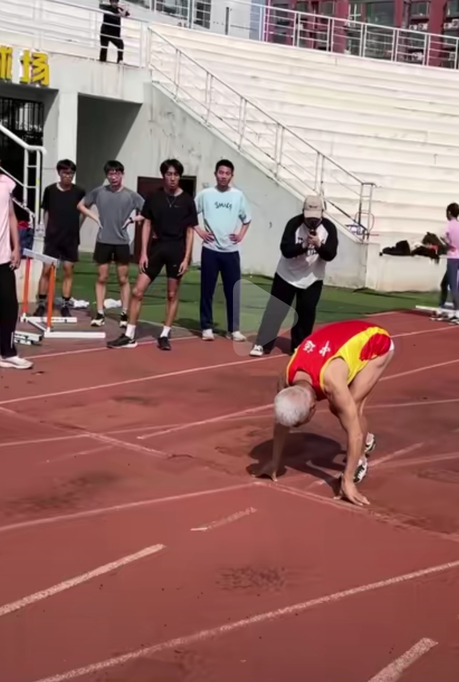 米兰体育娱乐-包含田径比赛现场的紧张气氛，置身其中令人激动的词条