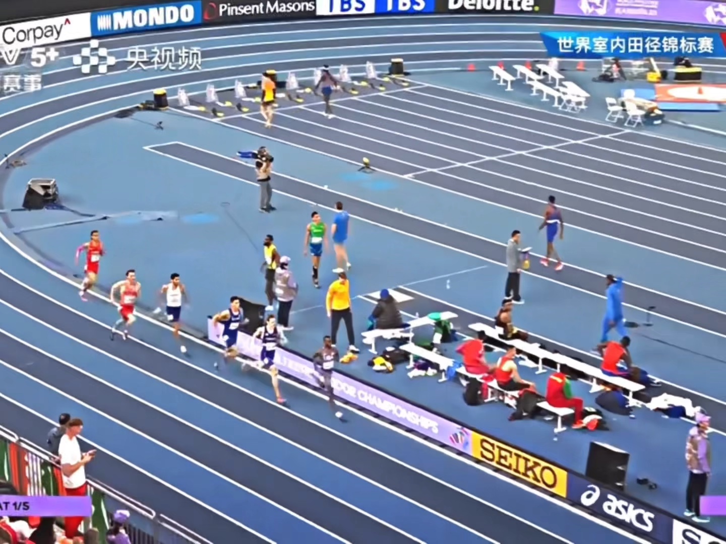 包含田径比赛现场的紧张气氛，置身其中令人激动的词条