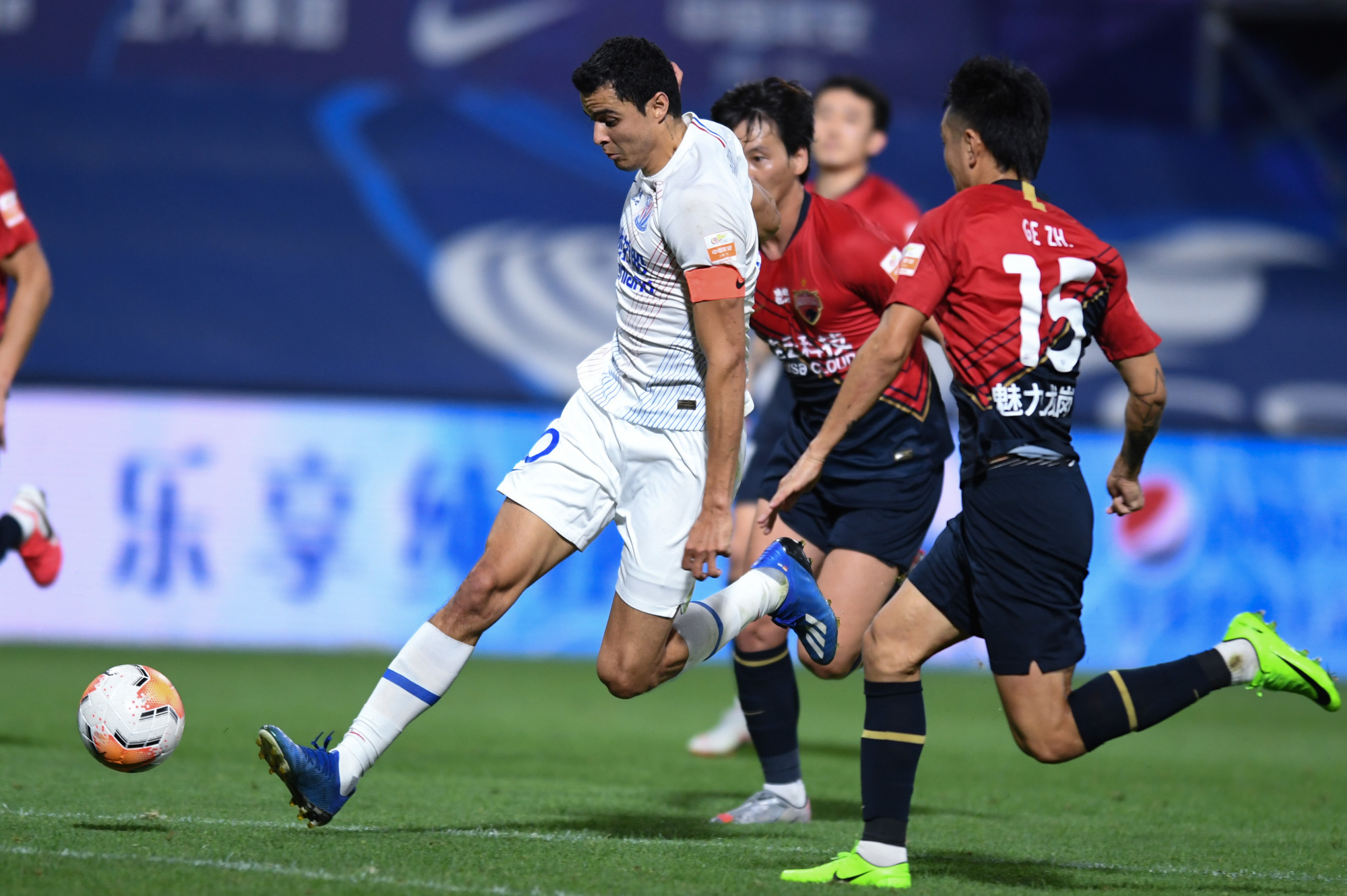 包含建业主场逼平恒大，展现出良好状态的词条