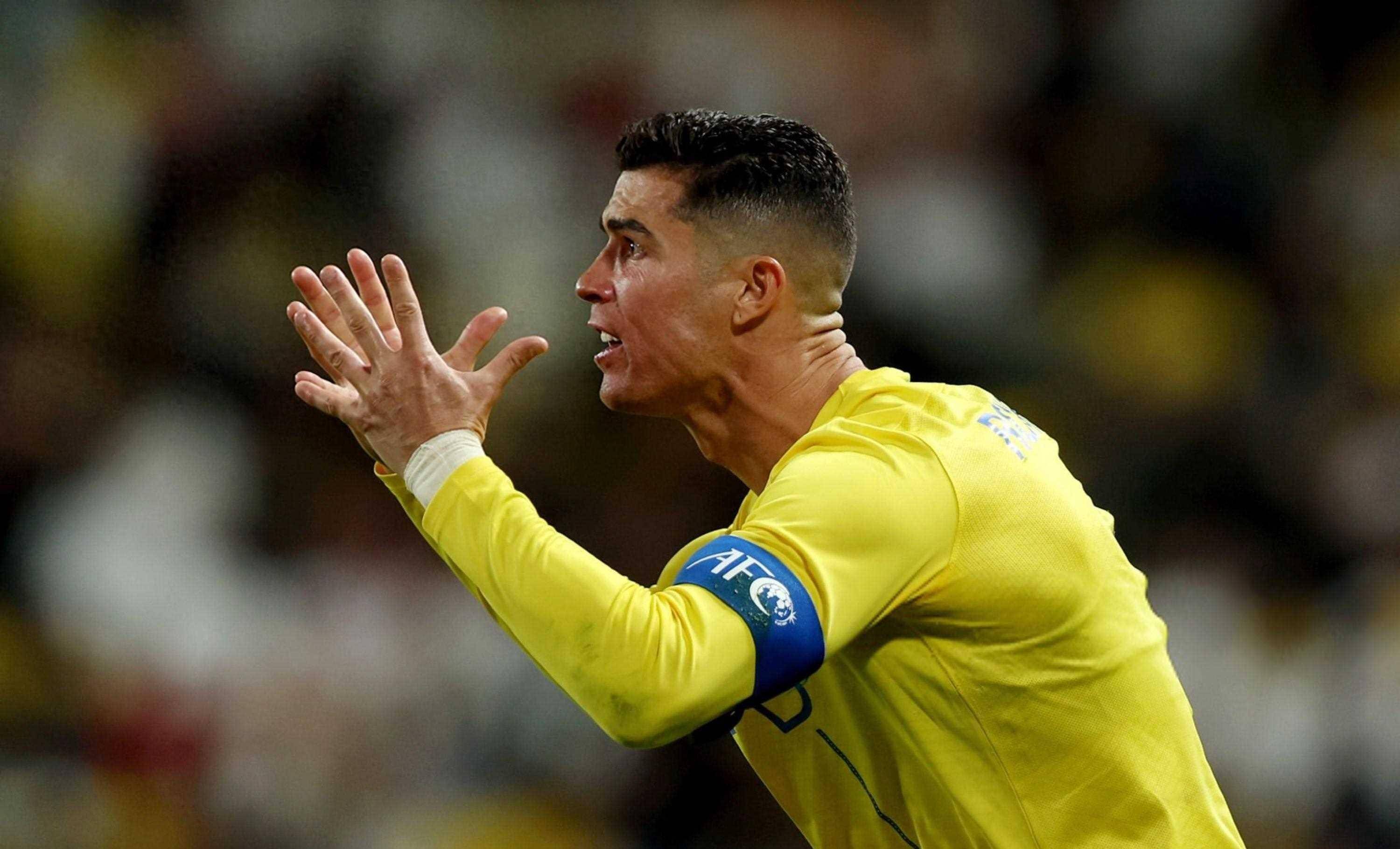 法兰克福球迷翘首期待球队在接下来的比赛中取得胜利的简单介绍 法兰克福球迷翘首期待球队在接下来的比赛中取得胜利的简单介绍