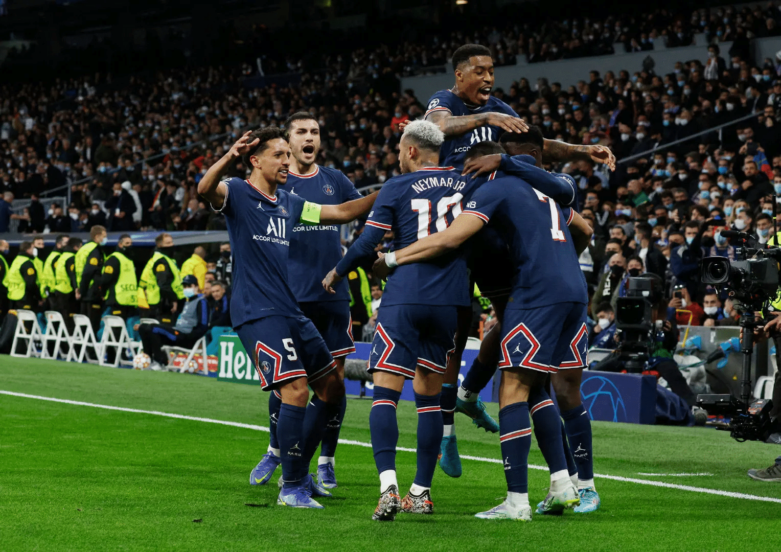 米兰体育娱乐-巴黎圣日耳曼在主场战胜里昂